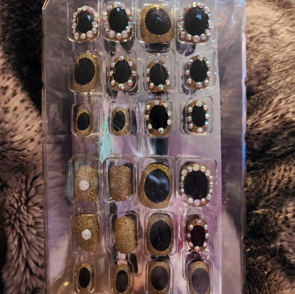 Nail Inc Nail With Swarovski Crystal Elements - Picture 2 of 3